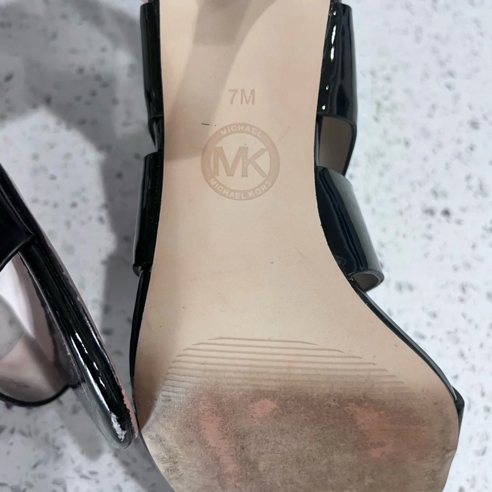 Michael Kors Glossy Black Heels Womens Size 7 VGUC - Picture 7 of 10